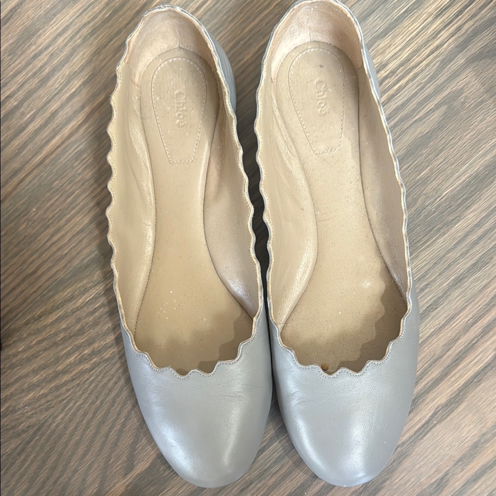 Chloe Women's Gray Leather Ballet Flats
